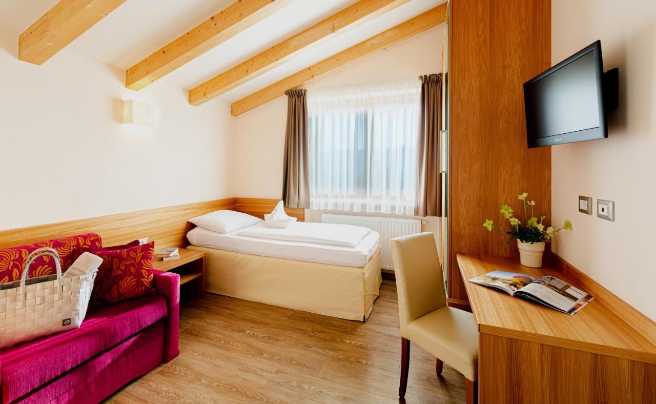 Astor Hotel Скена Экстерьер фото